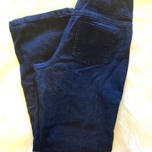 Ladies Falls Creek pull on jeans. Size 8 avg.